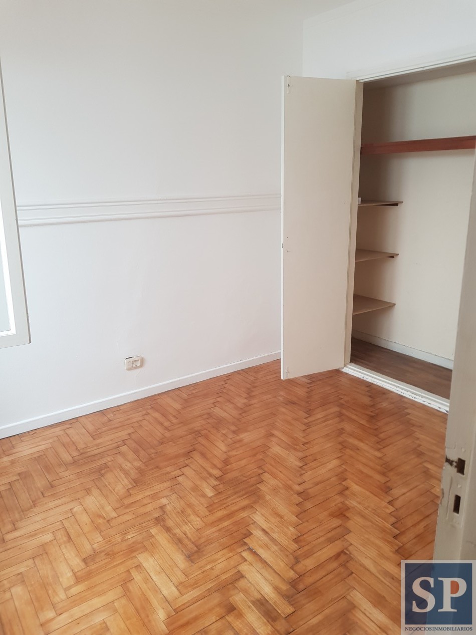 Venta departamento 3 amb y 1/2 , 1 piso, todo exterior, cochera- zona Guemes