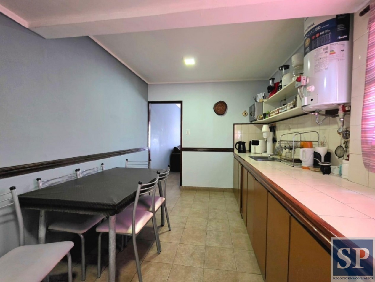 CASA 3 AMB , GARAGE 2 AUTOS , PEQUEÑO PARQUE Y PH FONDO 2 AMB