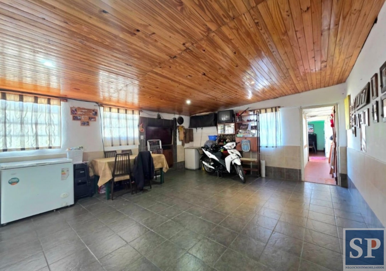 CASA 3 AMB , GARAGE 2 AUTOS , PEQUEÑO PARQUE Y PH FONDO 2 AMB