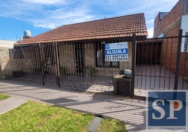 CASA 3 AMB , GARAGE 2 AUTOS , PEQUEÑO PARQUE Y PH FONDO 2 AMB